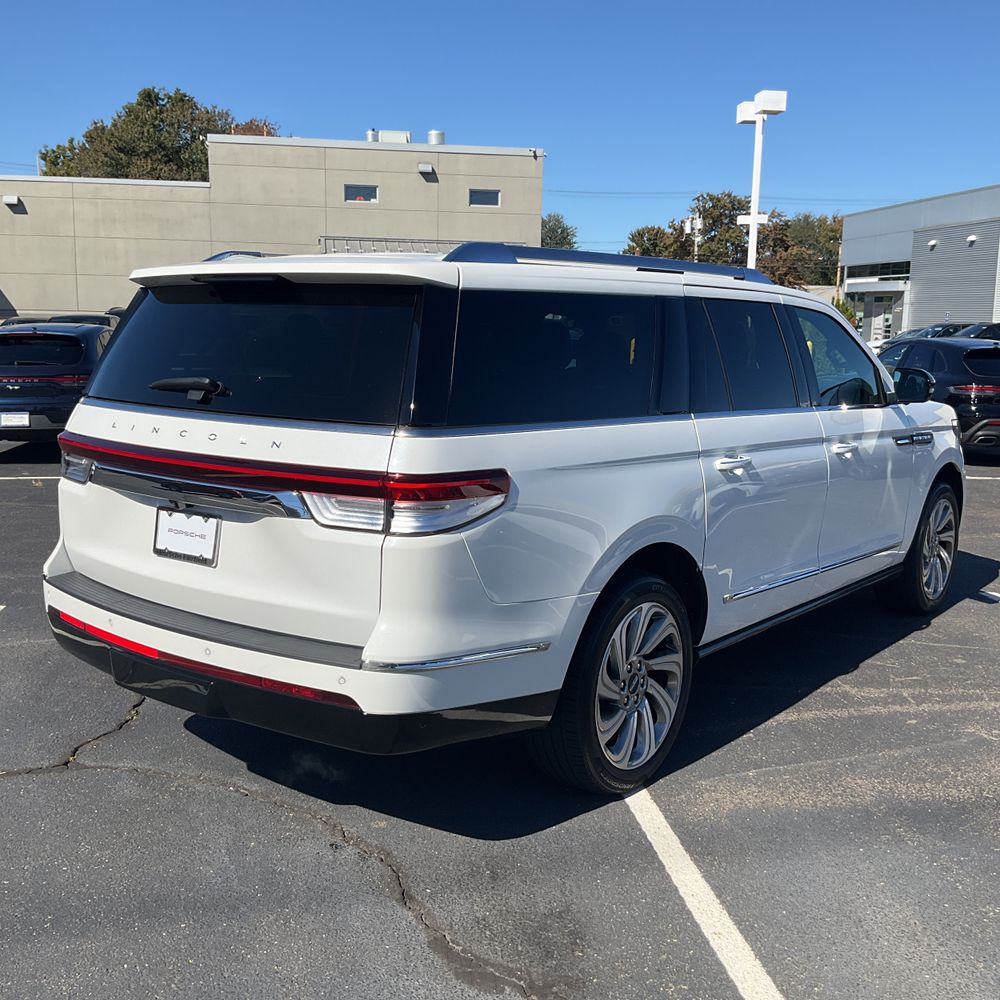 2023 Lincoln Navigator L Reserve
