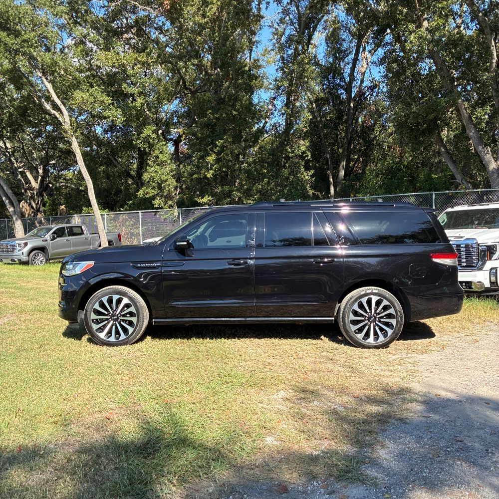 2022 Lincoln Navigator L Reserve