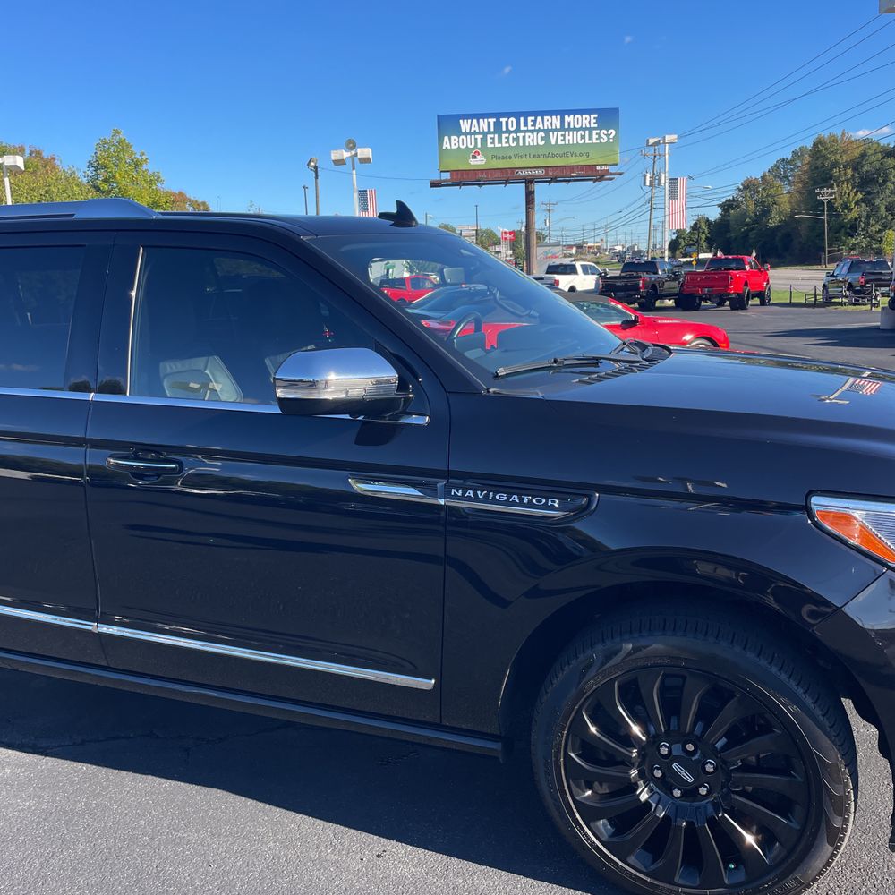 2024 Lincoln Navigator L Black Label