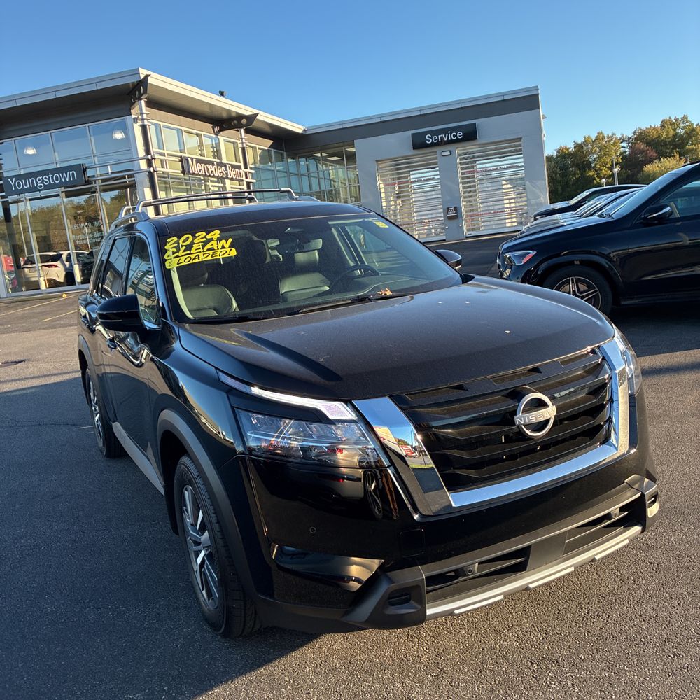 2024 Nissan Pathfinder SL