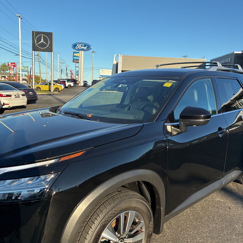 2024 Nissan Pathfinder SL
