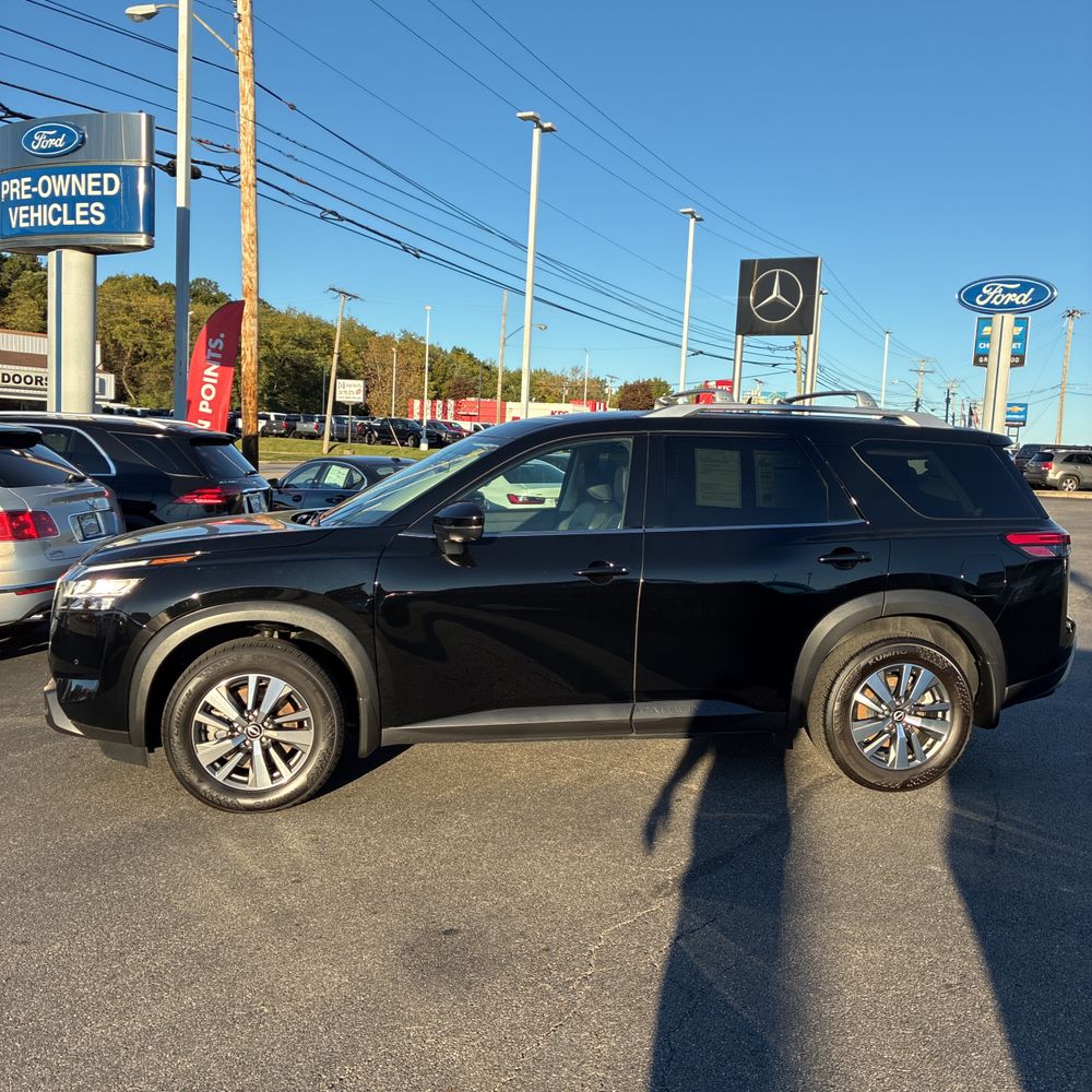 2024 Nissan Pathfinder SL