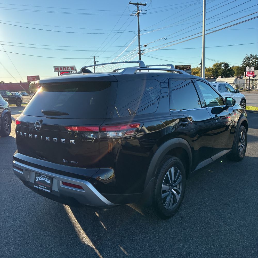 2024 Nissan Pathfinder SL