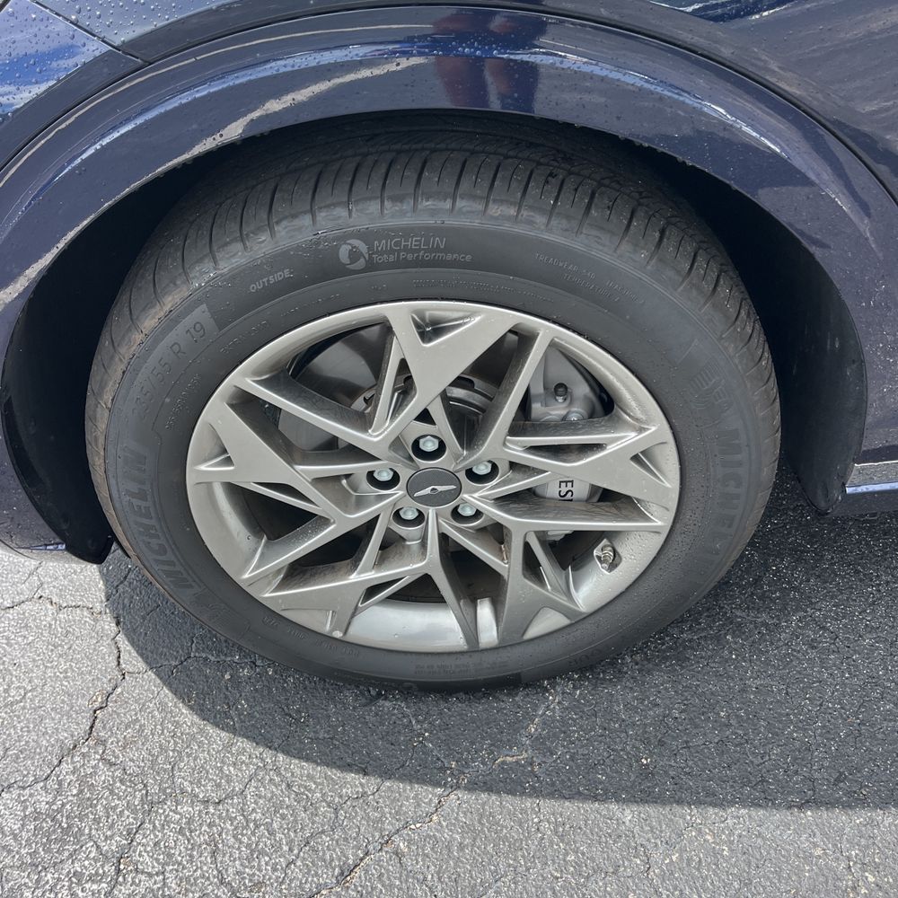2025 Genesis GV70 2.5T Standard