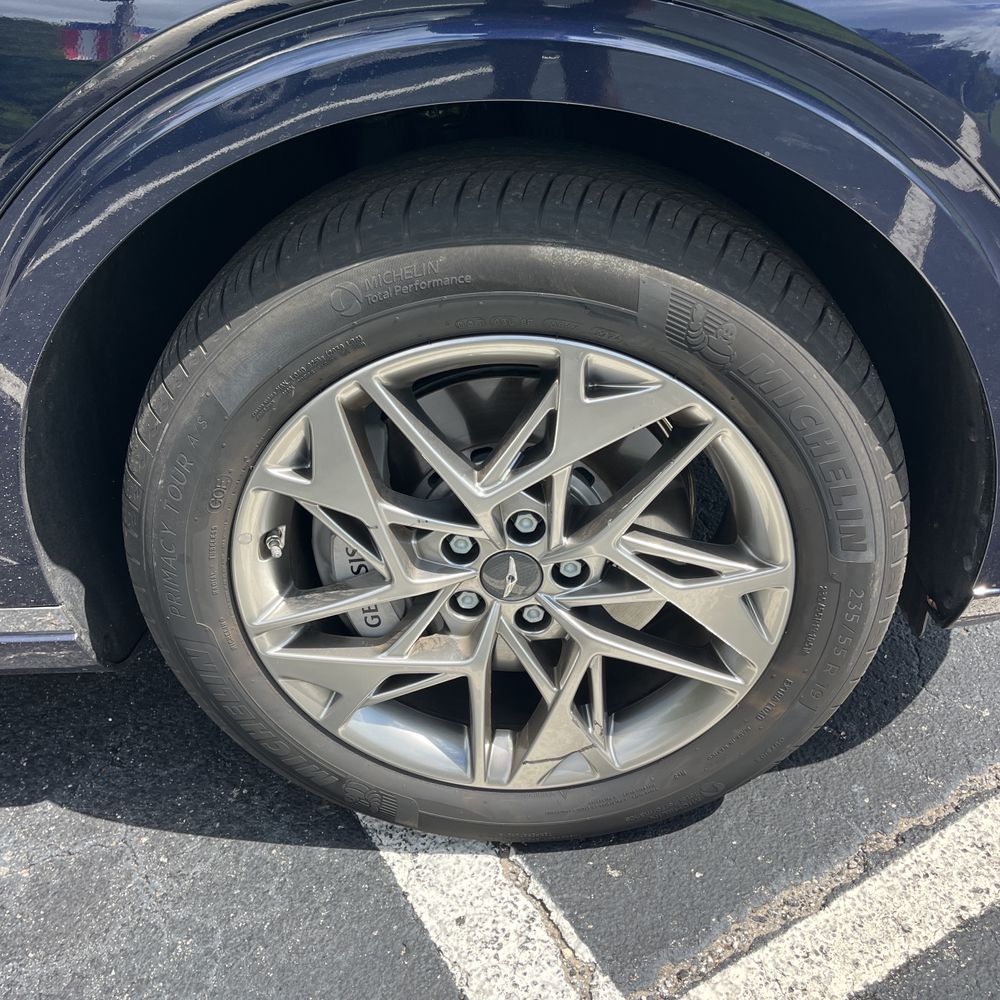 2025 Genesis GV70 2.5T Standard