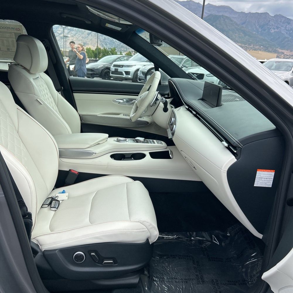 2025 Genesis Electrified GV70 Advanced