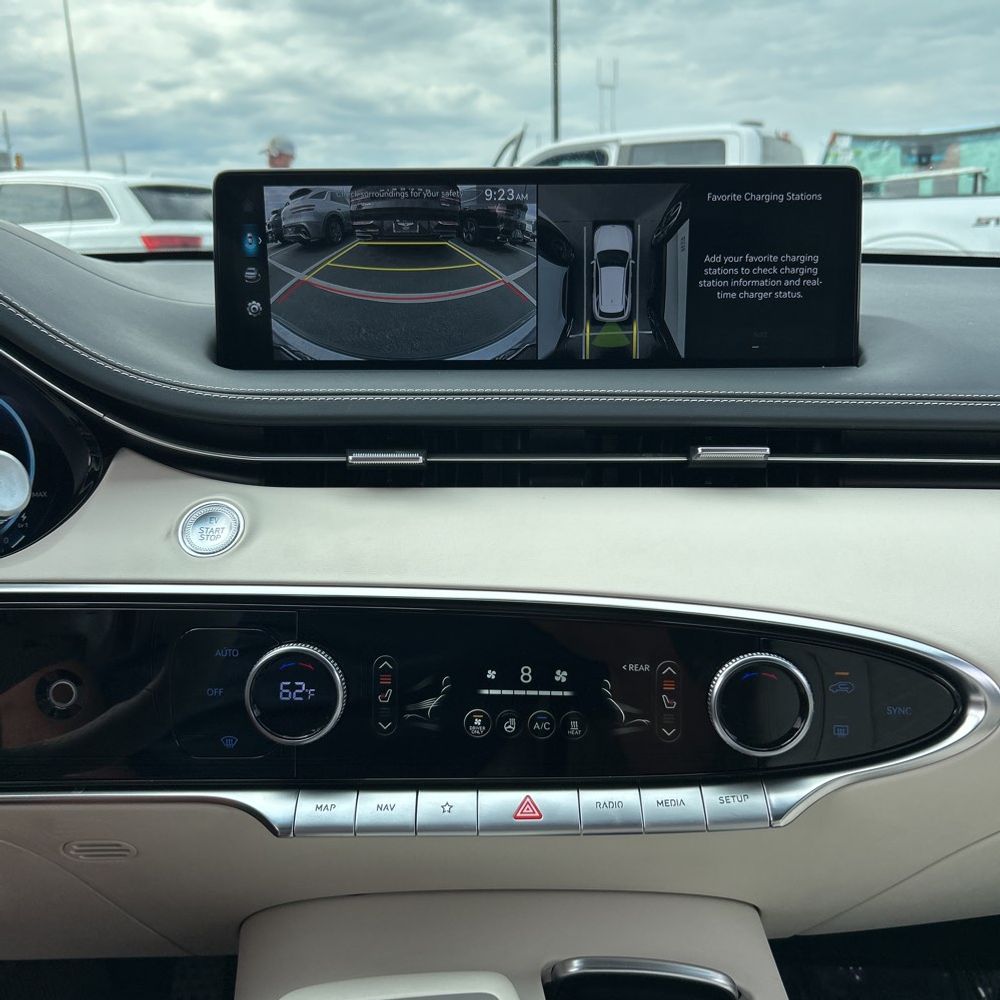 2025 Genesis Electrified GV70 Advanced