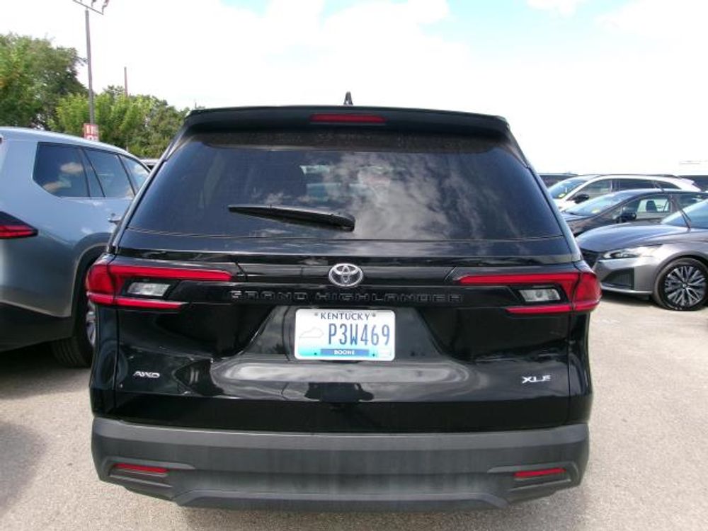 2025 Toyota Grand Highlander LE