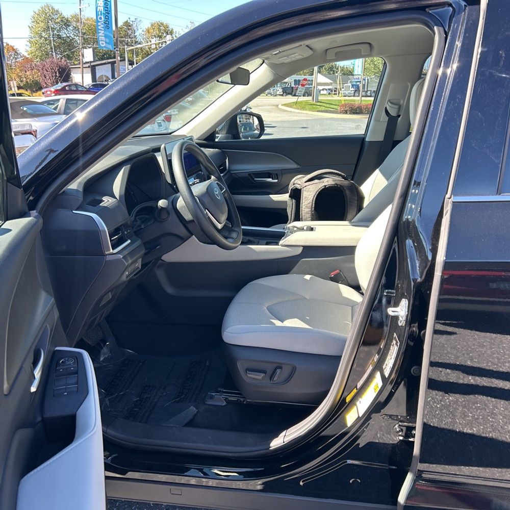 2025 Toyota Grand Highlander LE