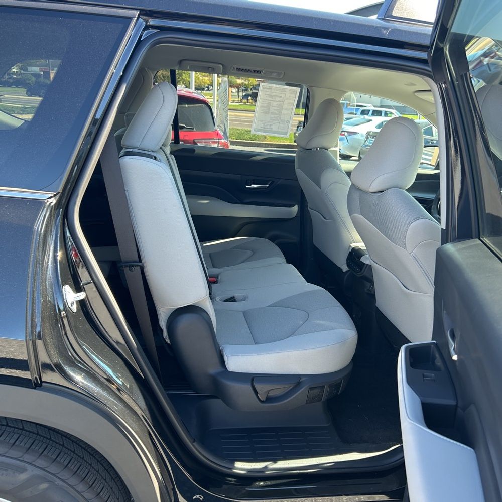 2025 Toyota Grand Highlander LE