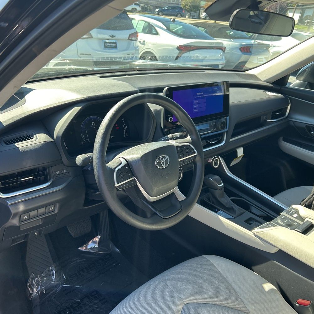 2025 Toyota Grand Highlander LE