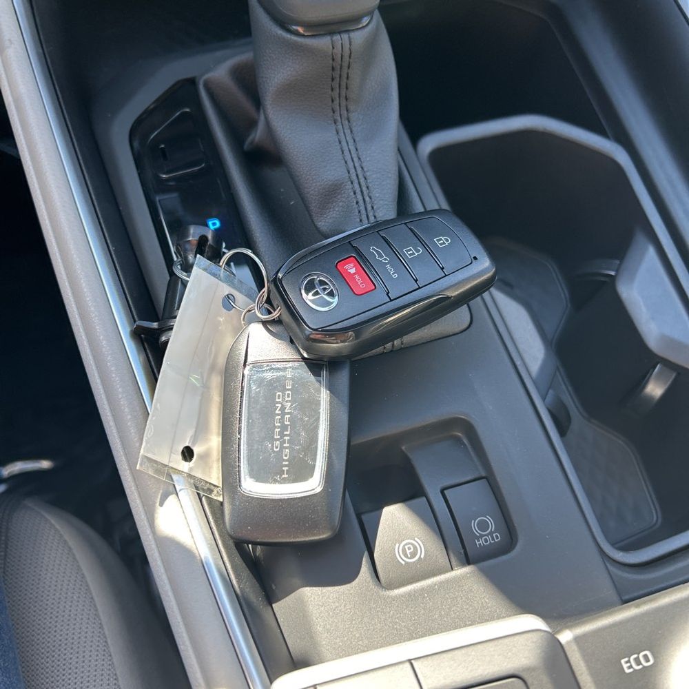 2025 Toyota Grand Highlander LE