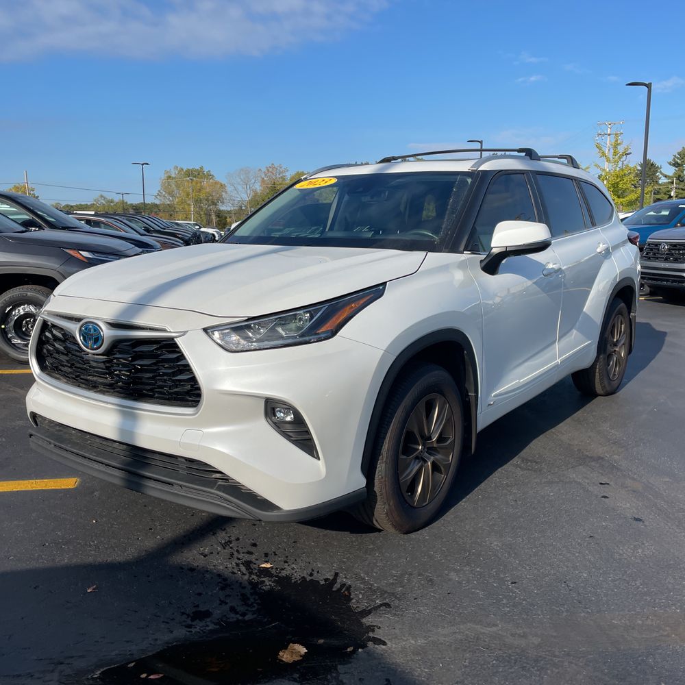 2023 Toyota Highlander Hybrid Bronze Edition