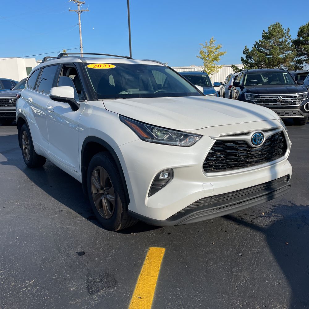 2023 Toyota Highlander Hybrid Bronze Edition