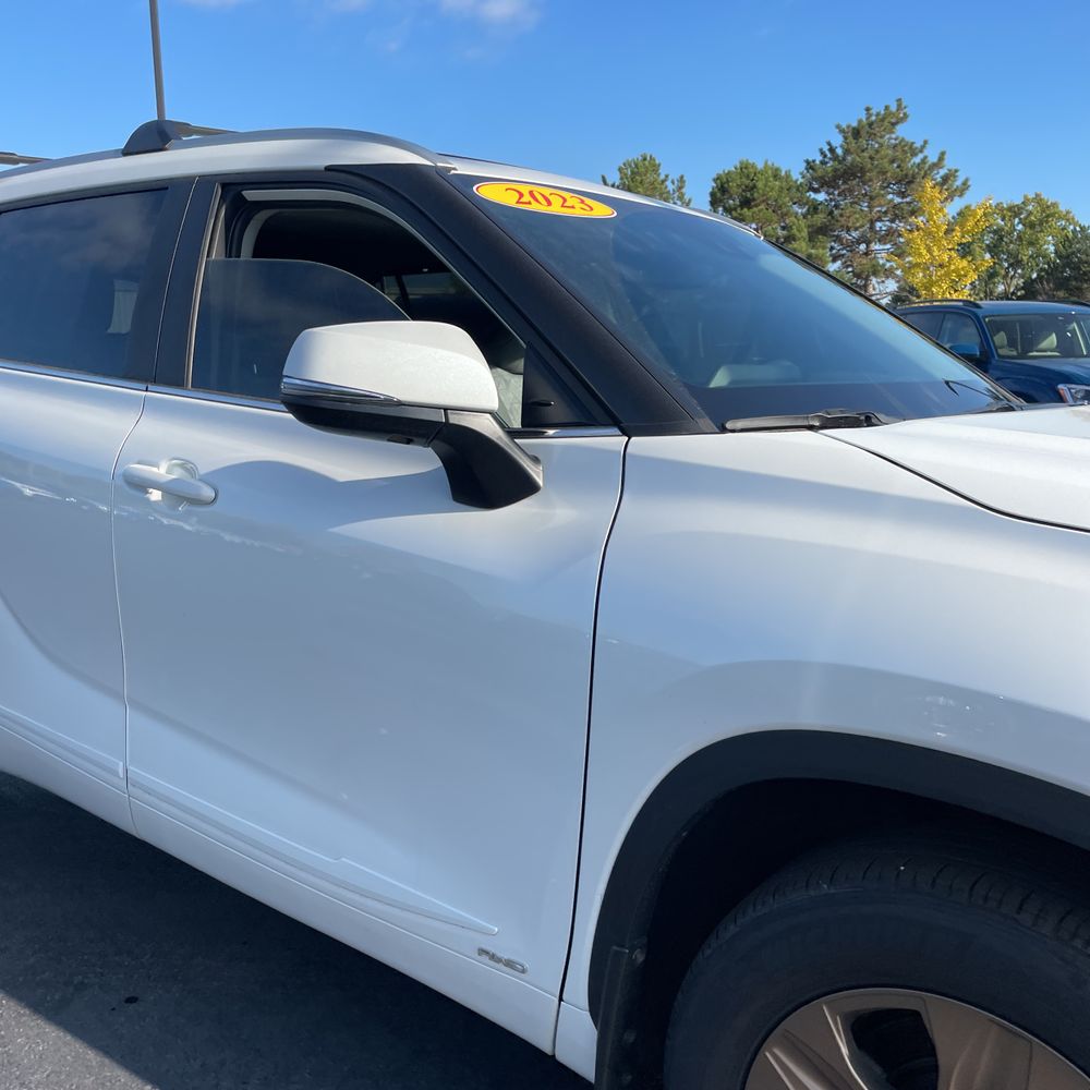 2023 Toyota Highlander Hybrid Bronze Edition