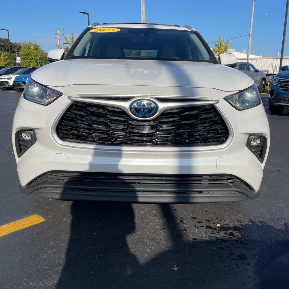 2023 Toyota Highlander Hybrid Bronze Edition