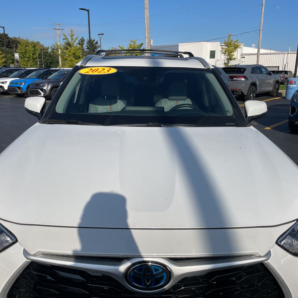 2023 Toyota Highlander Hybrid Bronze Edition