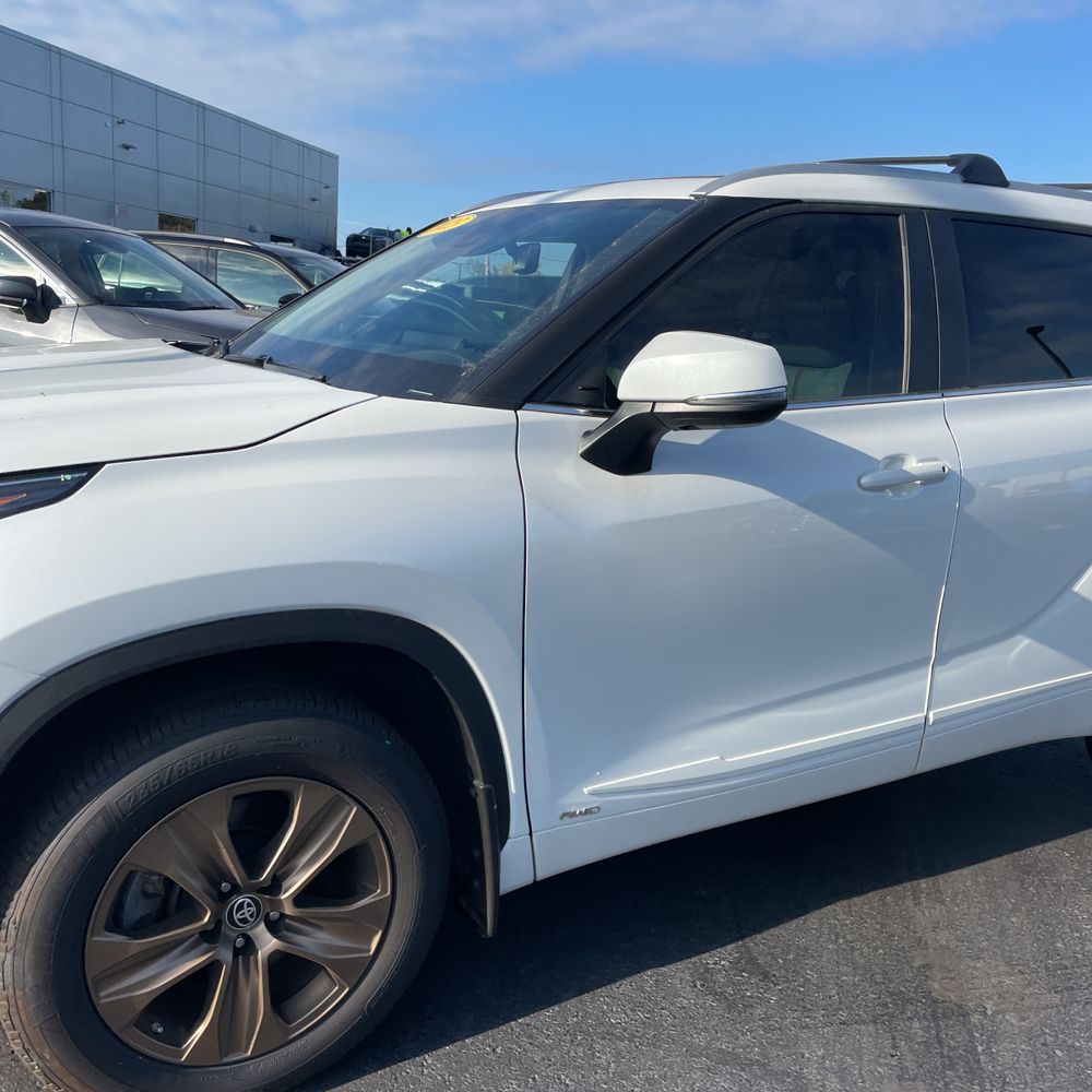 2023 Toyota Highlander Hybrid Bronze Edition
