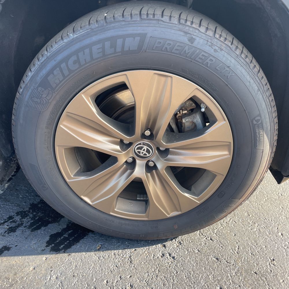 2023 Toyota Highlander Hybrid Bronze Edition