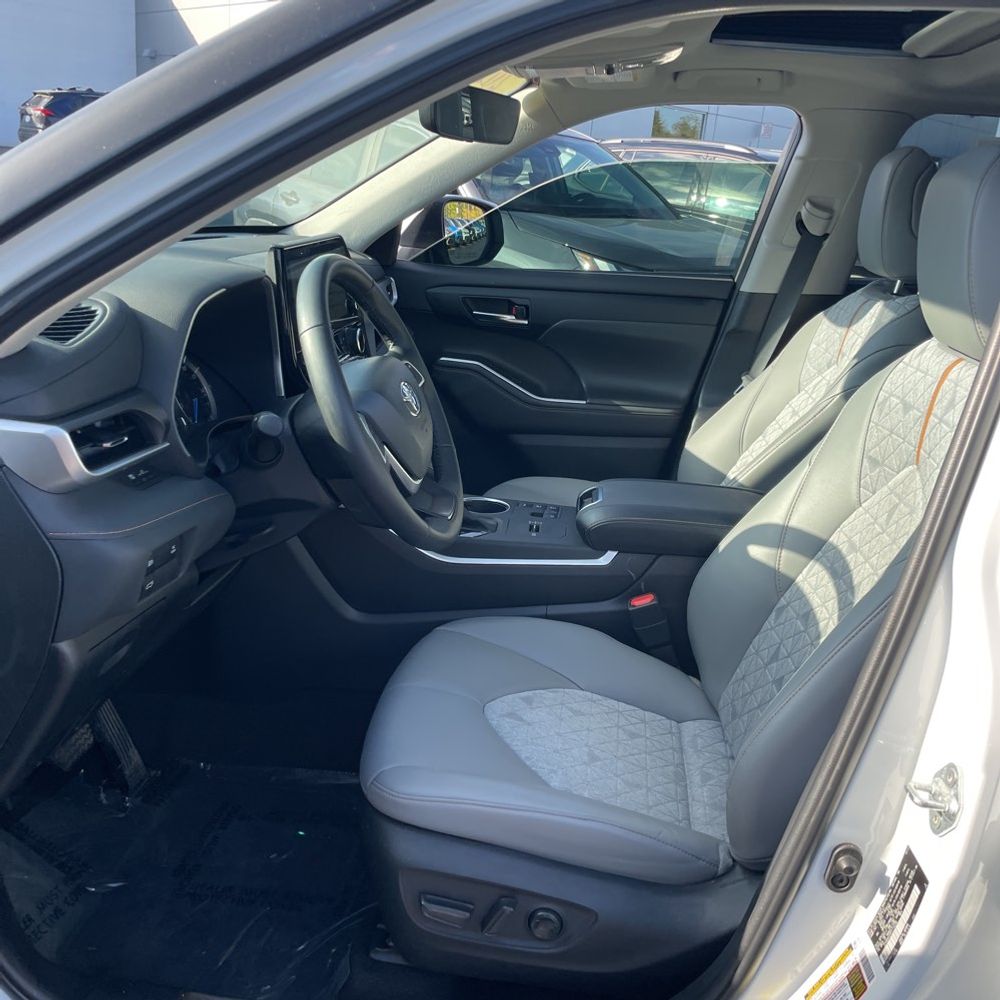 2023 Toyota Highlander Hybrid Bronze Edition