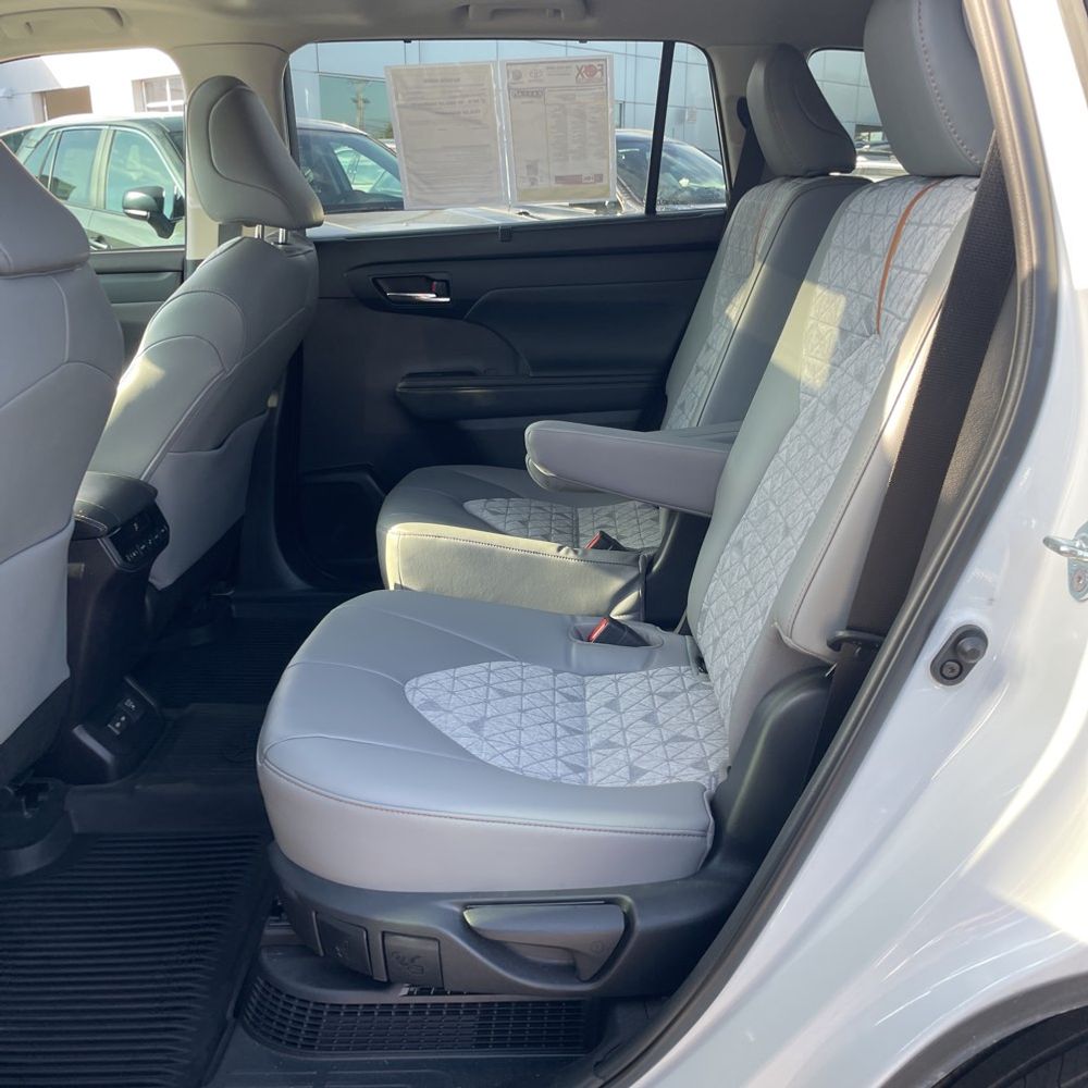 2023 Toyota Highlander Hybrid Bronze Edition