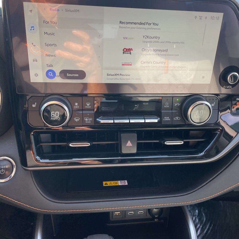 2023 Toyota Highlander Hybrid Bronze Edition
