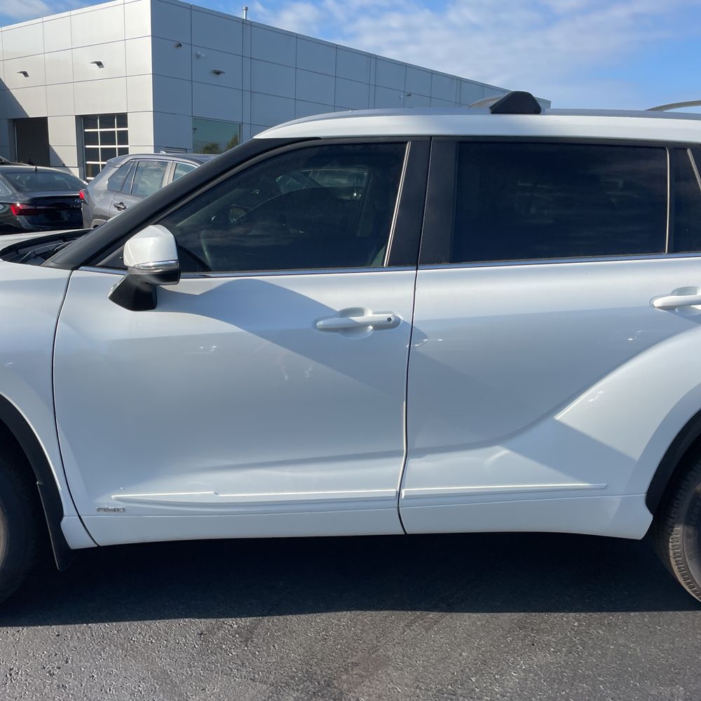 2023 Toyota Highlander Hybrid Bronze Edition