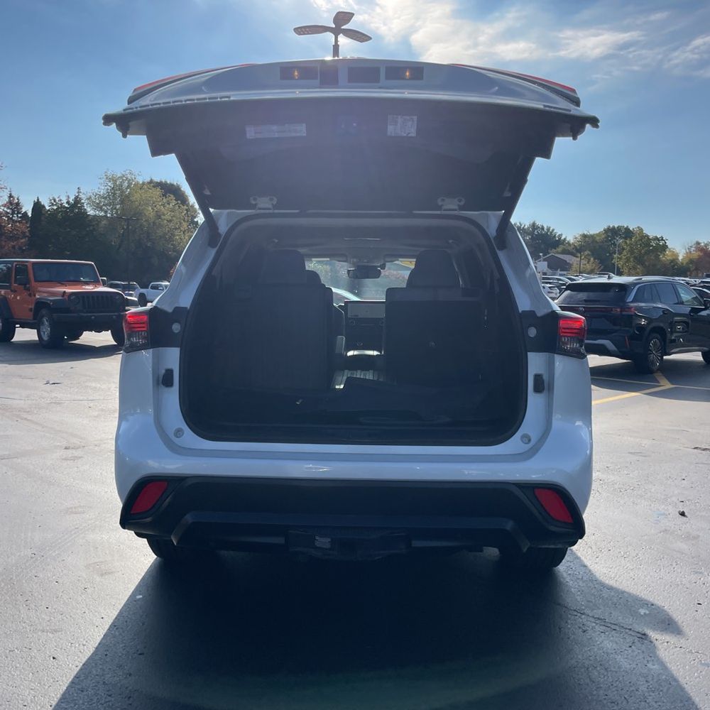 2023 Toyota Highlander Hybrid Bronze Edition