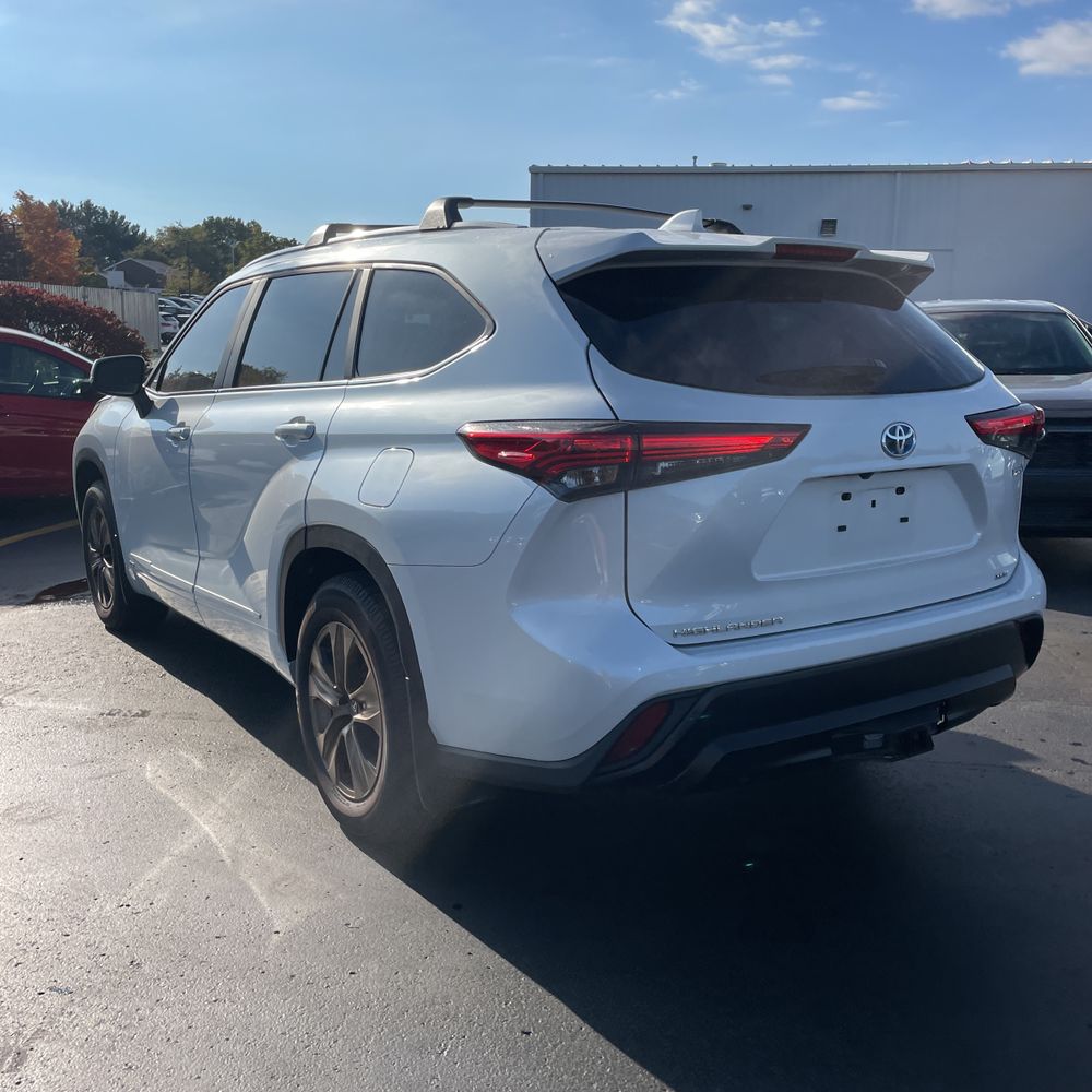 2023 Toyota Highlander Hybrid Bronze Edition