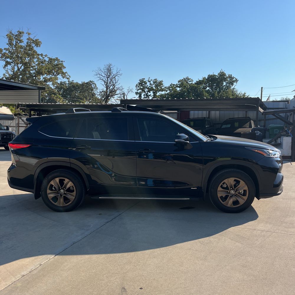 2023 Toyota Highlander Hybrid Bronze Edition