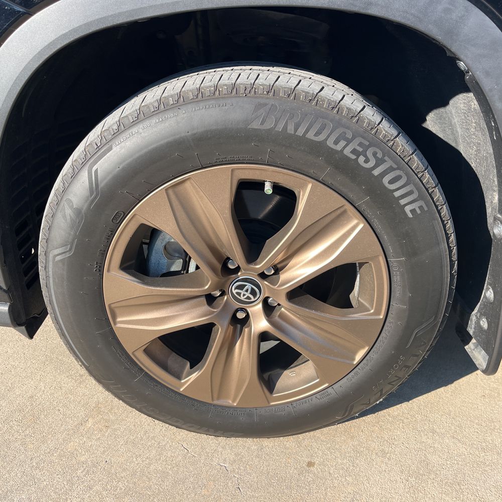 2023 Toyota Highlander Hybrid Bronze Edition