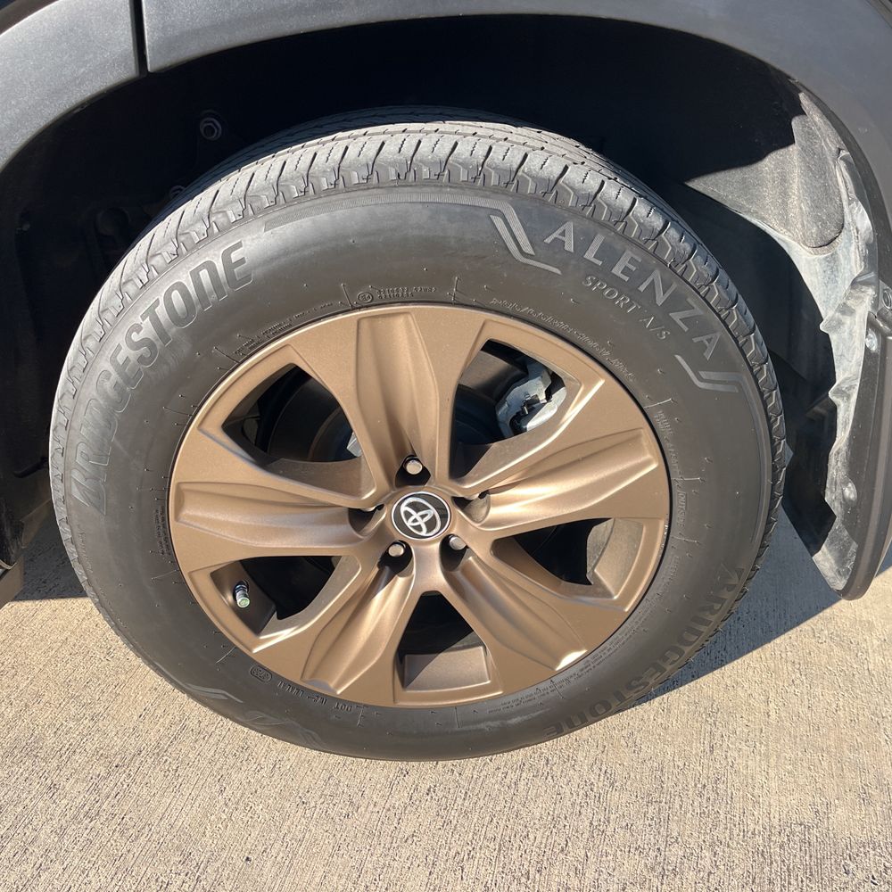 2023 Toyota Highlander Hybrid Bronze Edition