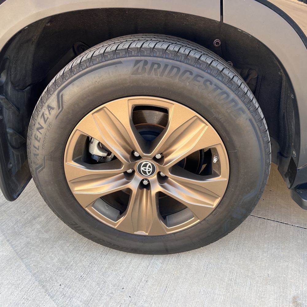 2023 Toyota Highlander Hybrid Bronze Edition