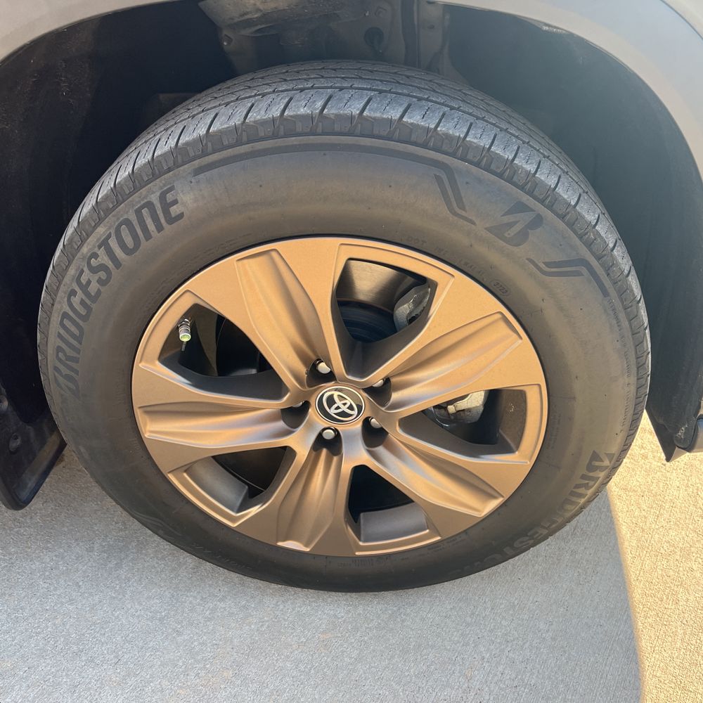 2023 Toyota Highlander Hybrid Bronze Edition