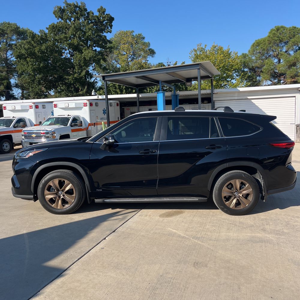 2023 Toyota Highlander Hybrid Bronze Edition