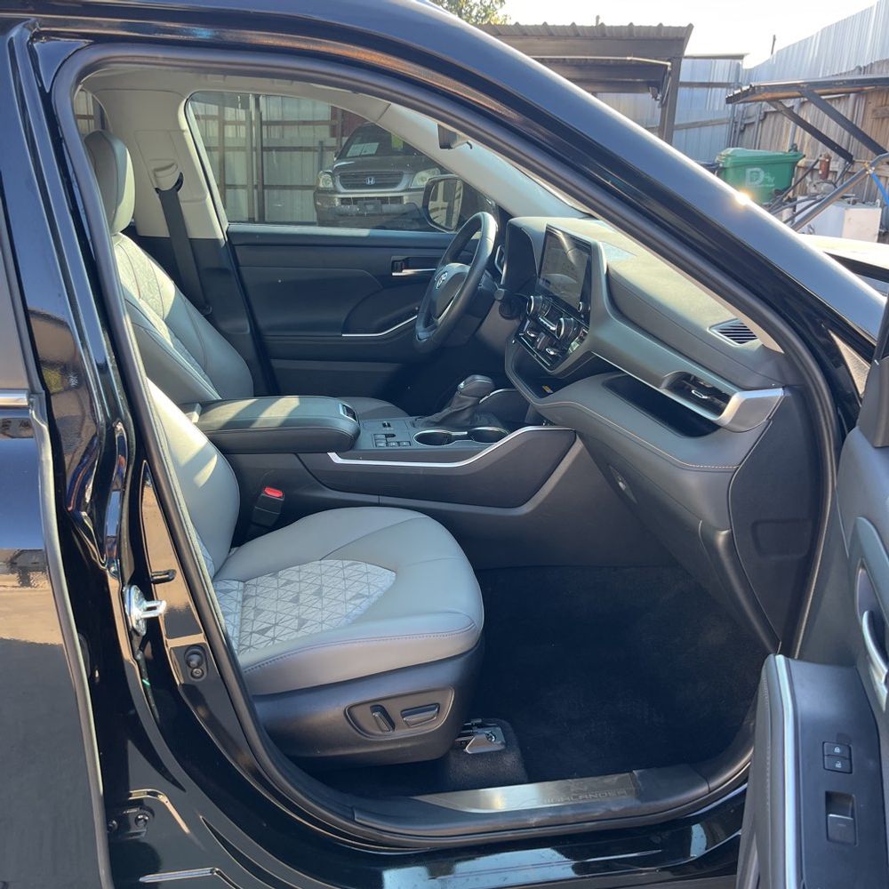 2023 Toyota Highlander Hybrid Bronze Edition