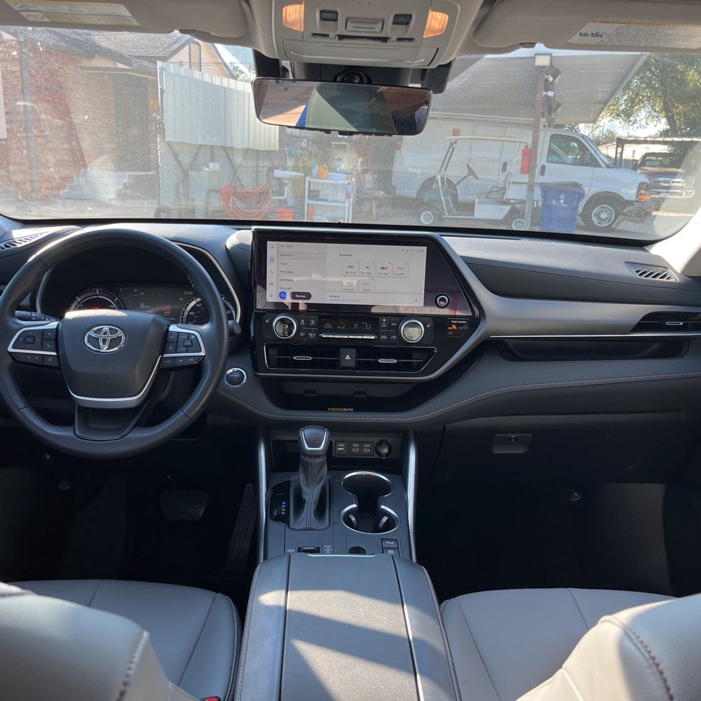 2023 Toyota Highlander Hybrid Bronze Edition