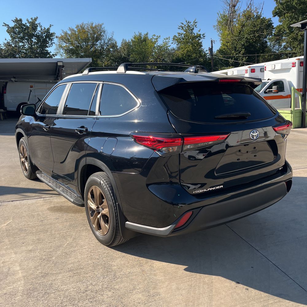 2023 Toyota Highlander Hybrid Bronze Edition