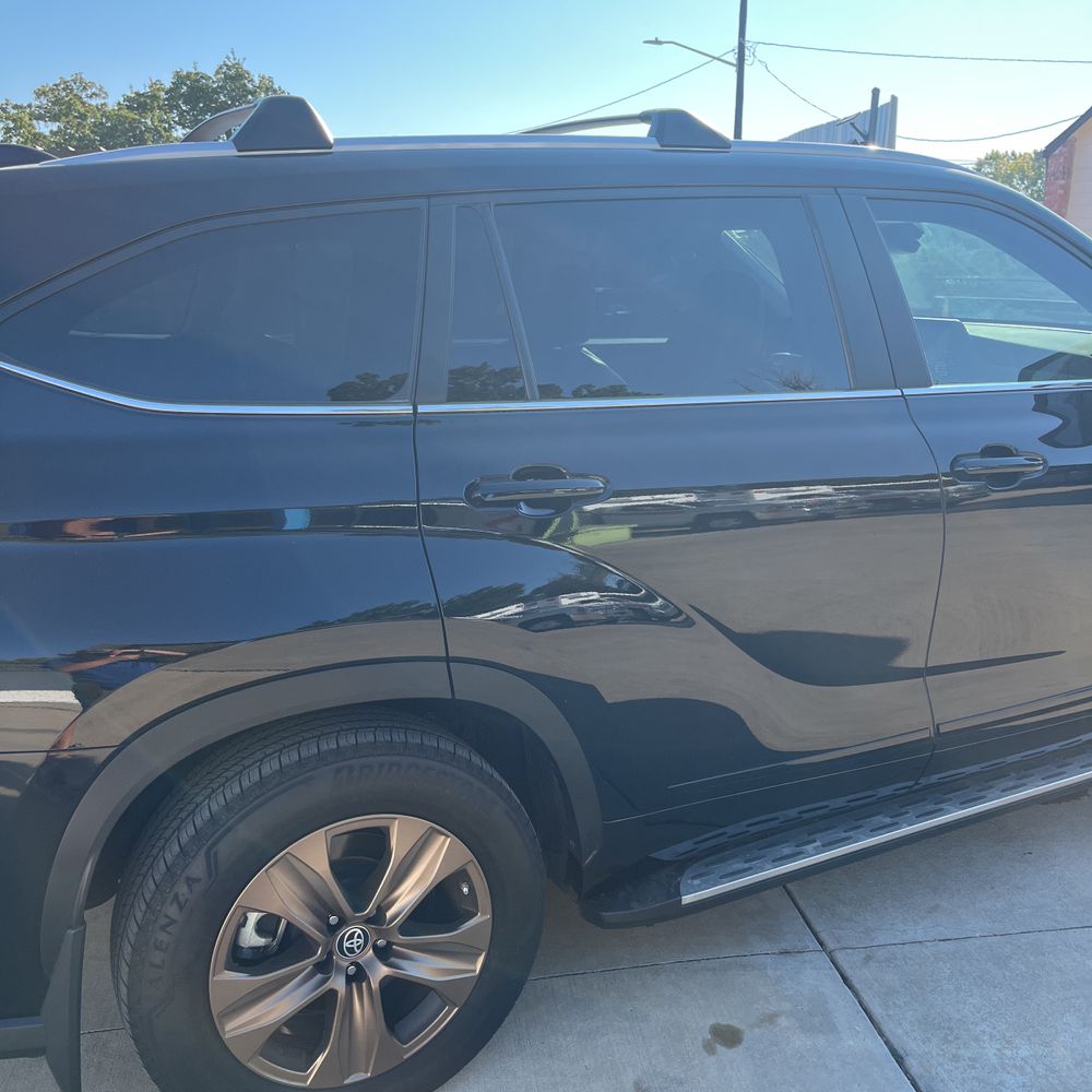 2023 Toyota Highlander Hybrid Bronze Edition