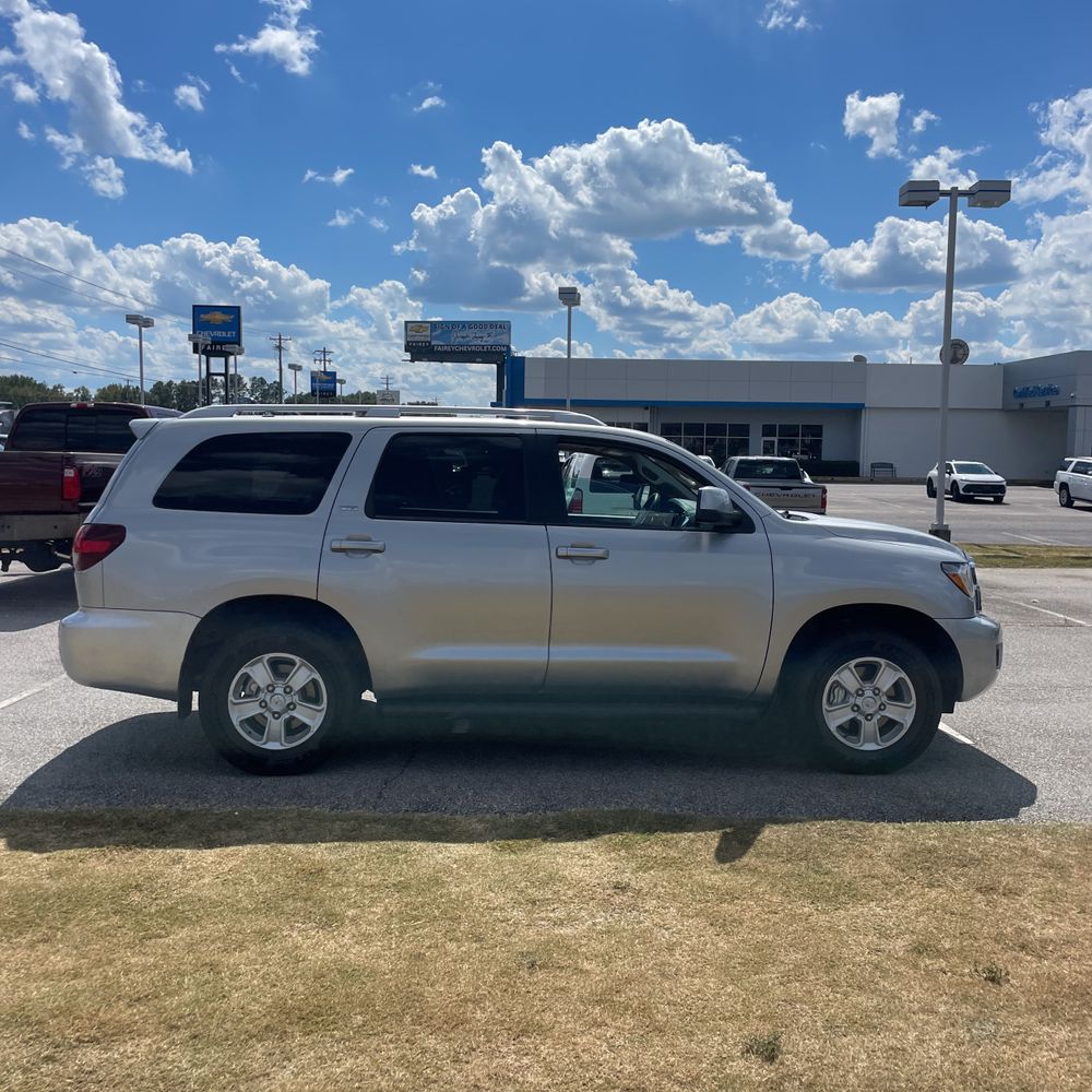 2022 Toyota Sequoia SR5