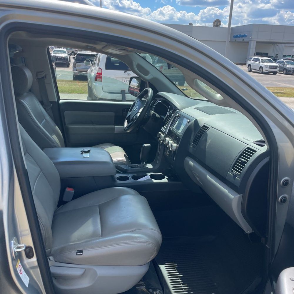 2022 Toyota Sequoia SR5