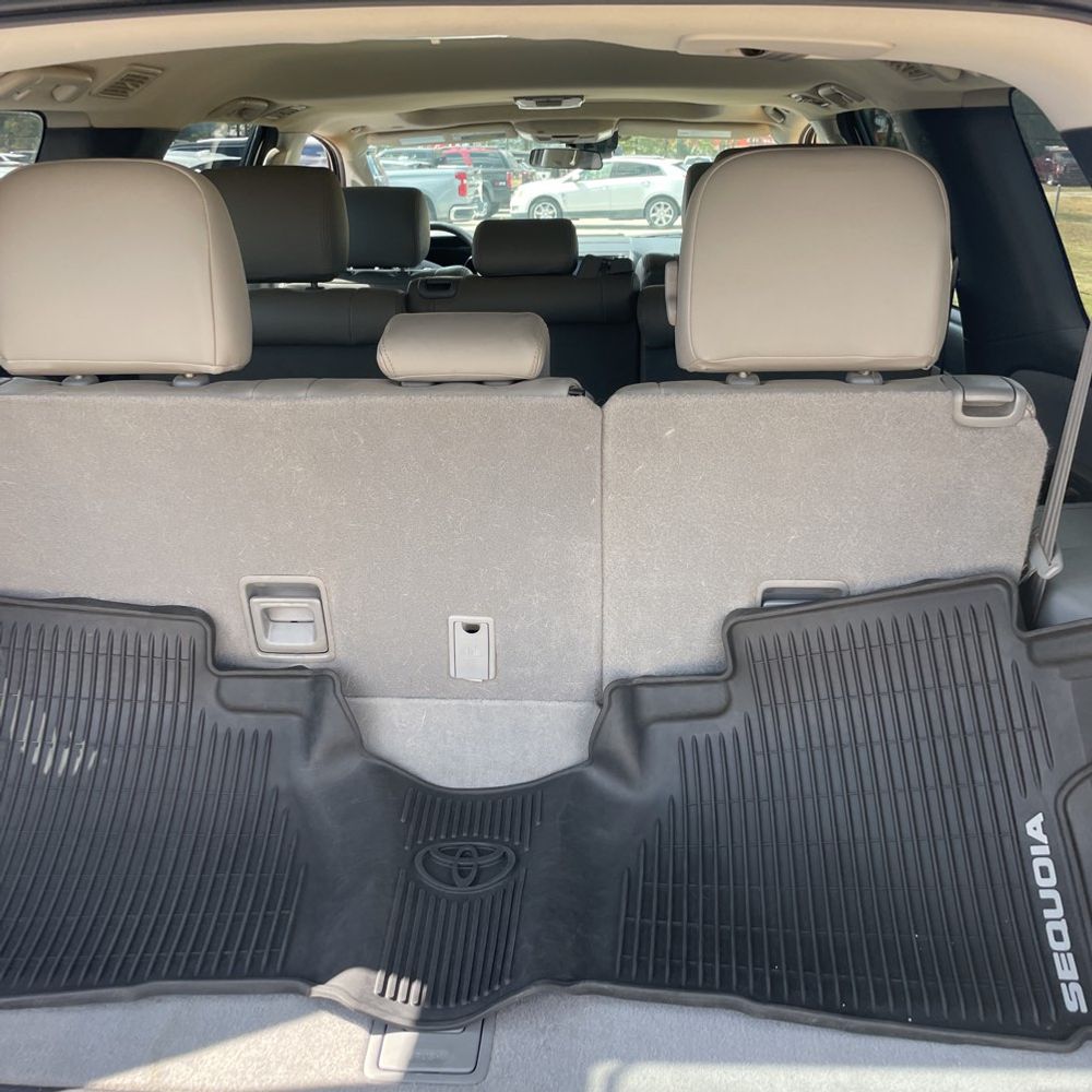2022 Toyota Sequoia SR5