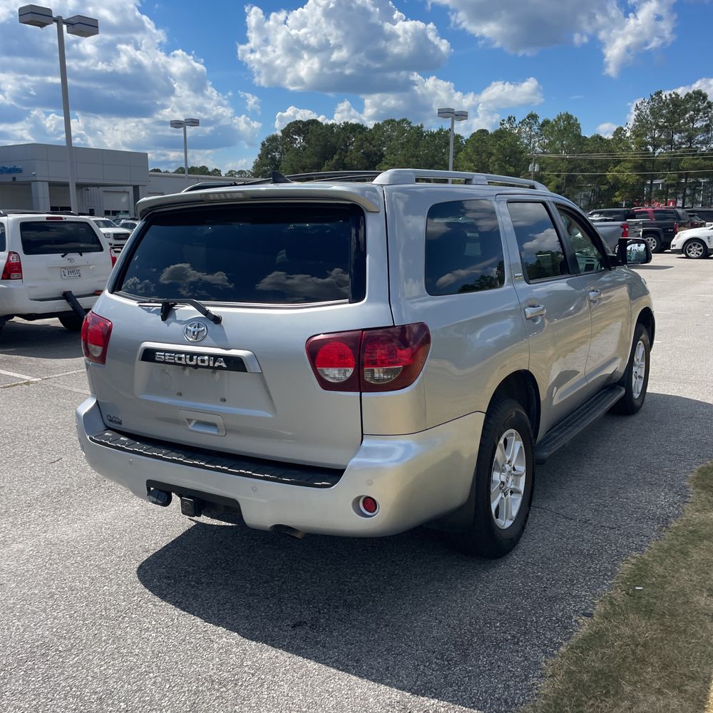 2022 Toyota Sequoia SR5