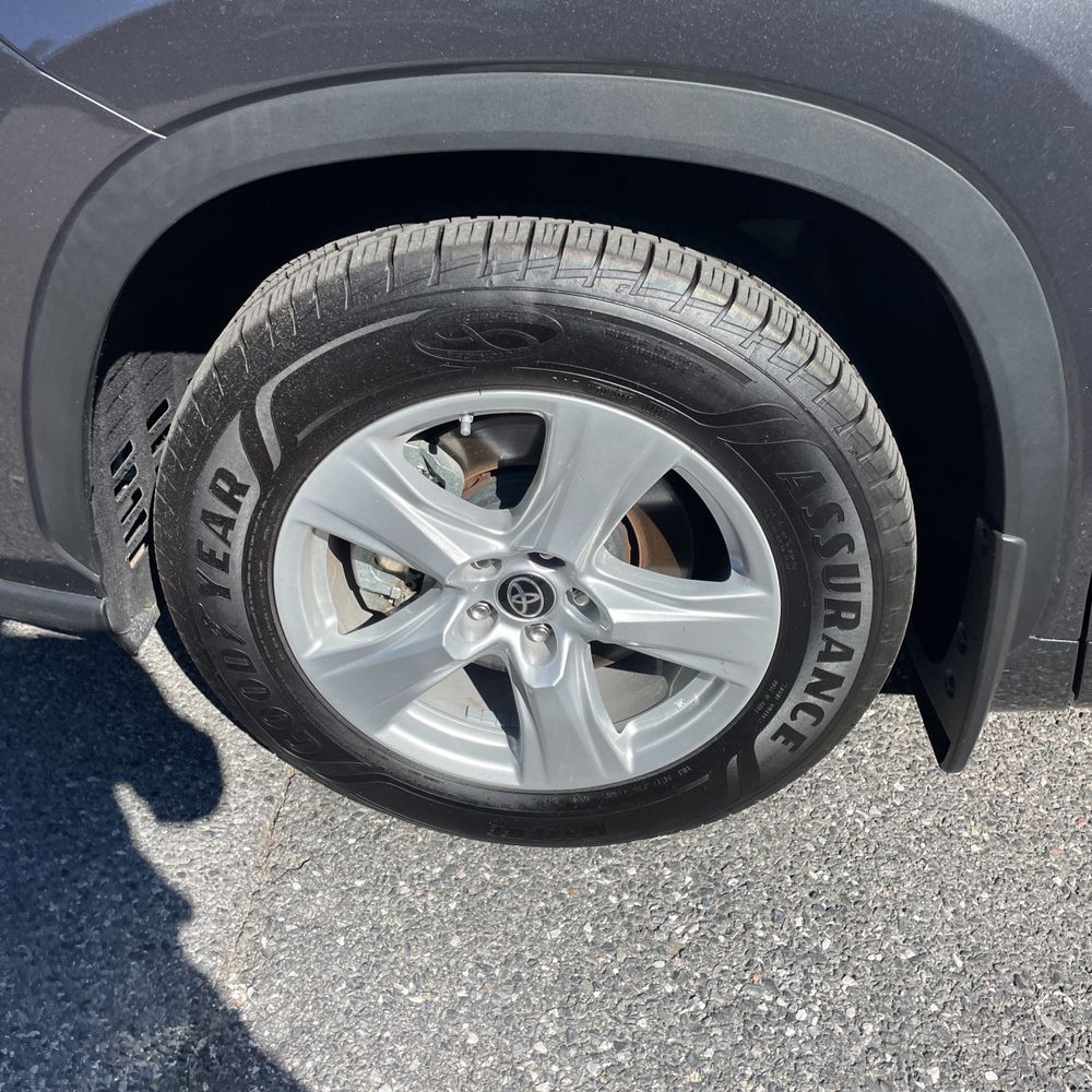 2024 Toyota Highlander Hybrid LE