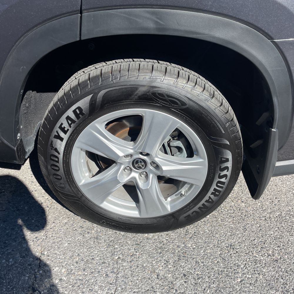 2024 Toyota Highlander Hybrid LE