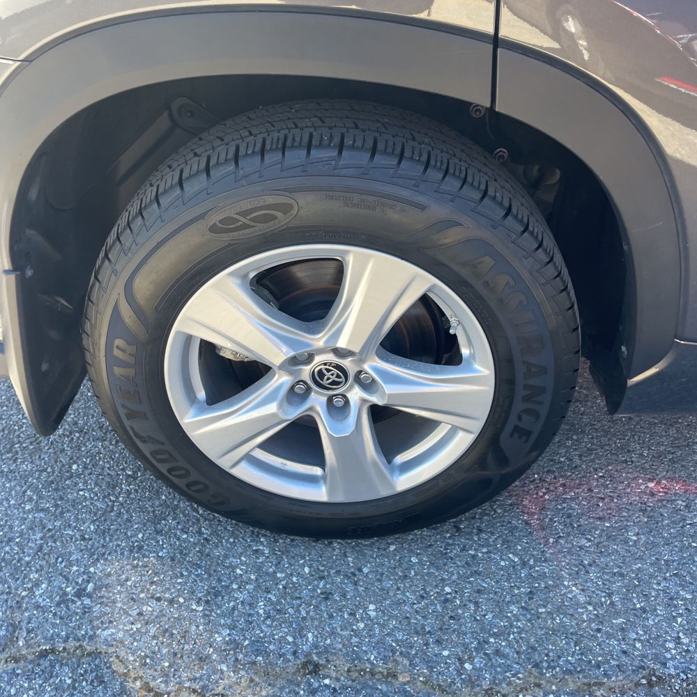 2024 Toyota Highlander Hybrid LE