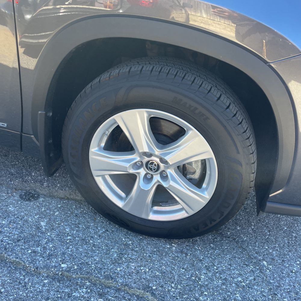 2024 Toyota Highlander Hybrid LE