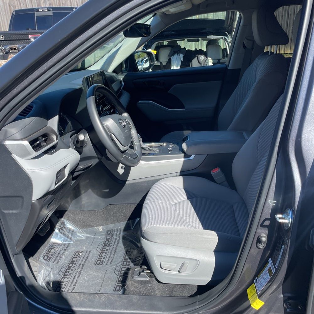 2024 Toyota Highlander Hybrid LE
