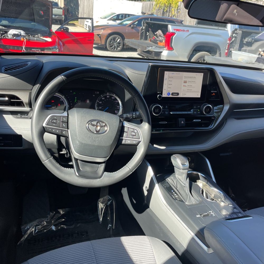 2024 Toyota Highlander Hybrid LE