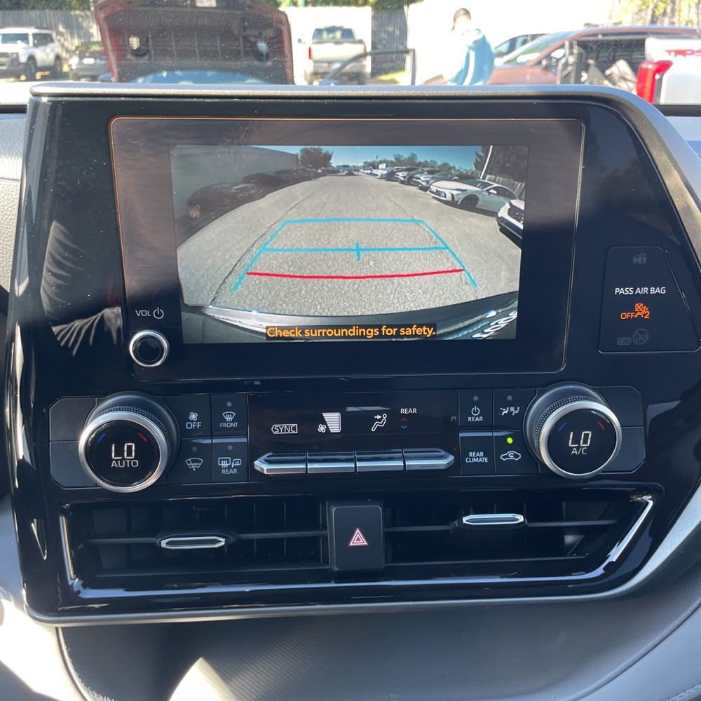 2024 Toyota Highlander Hybrid LE